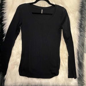 tresics black basic crew neck long sleeve tee M